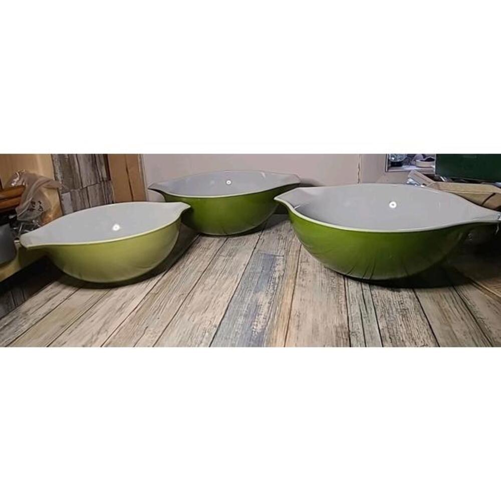 3 Pyrex Verde Green Cinderella Mixing Bowls Vintage. 2 444 4qt And 1 442 2.5 Qt. - Picture 2 of 9